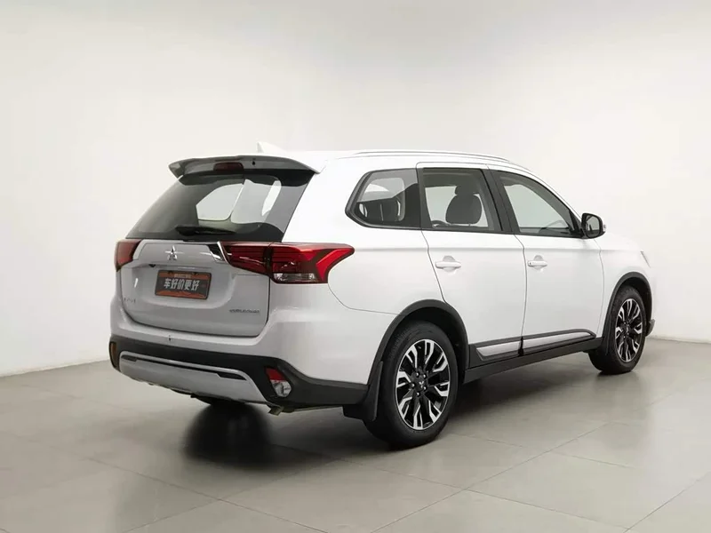 Mitsubishi Outlander — фото 2