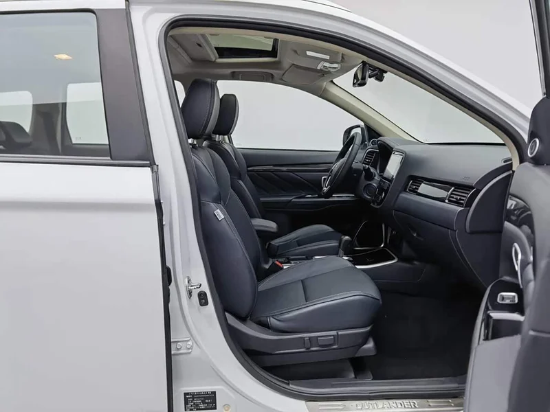 Mitsubishi Outlander — фото 23