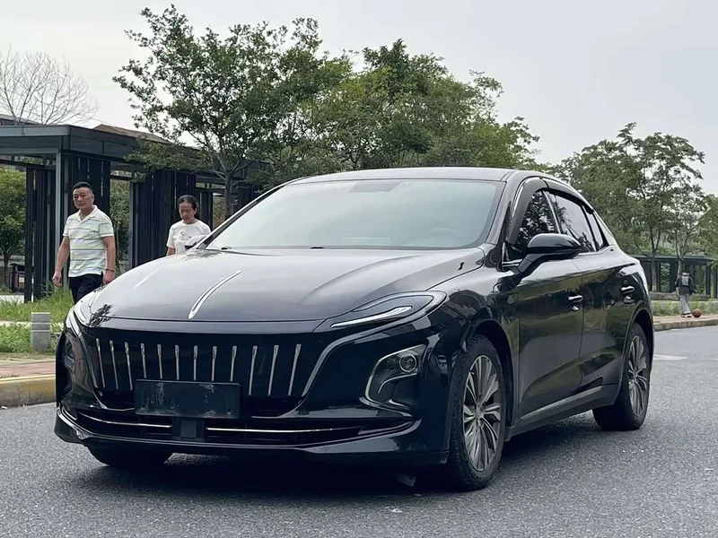 Hongqi E-QM5 — фото 1