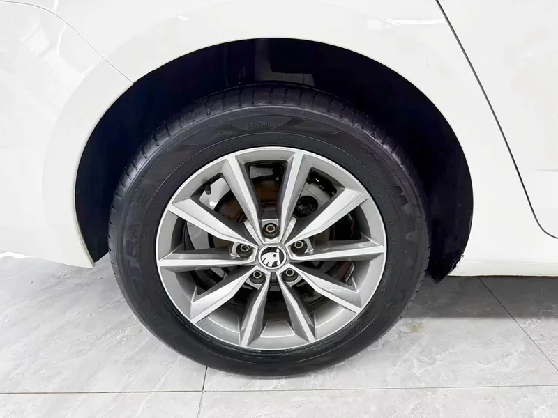 Volkswagen Octavia — фото 21