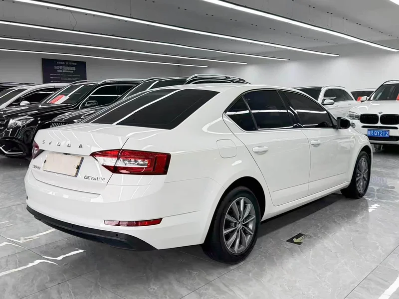 Volkswagen Octavia — фото 6