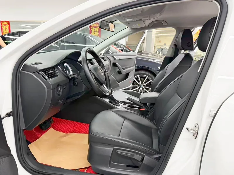 Volkswagen Octavia — фото 7
