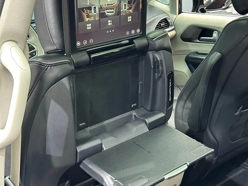 Jeep Grand Voyager Imported — фото 16