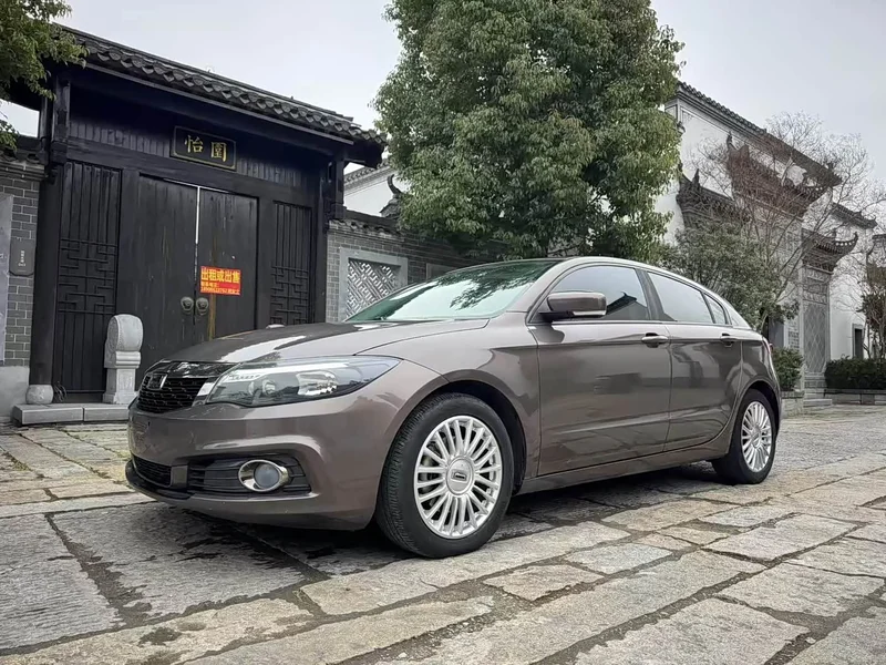 Qoros 3 — фото 1