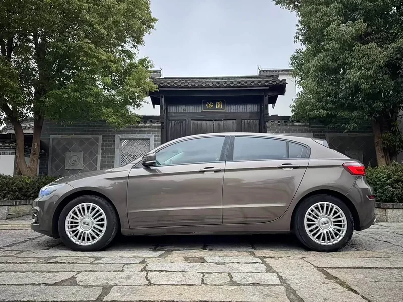 Qoros 3 — фото 2