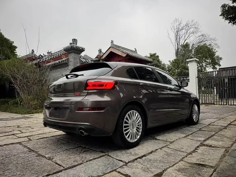 Qoros 3 — фото 6