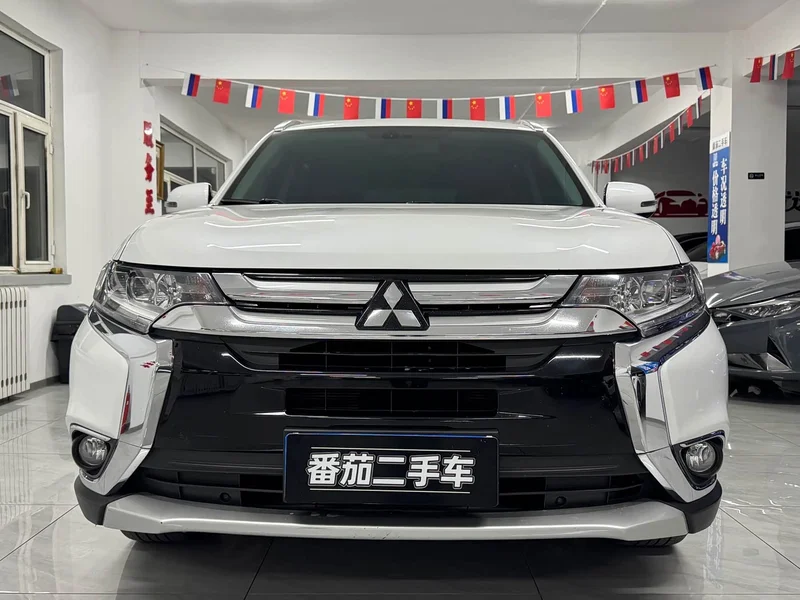 Mitsubishi Outlander — фото 2