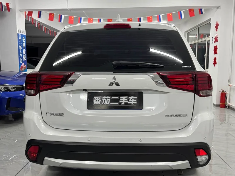 Mitsubishi Outlander — фото 8
