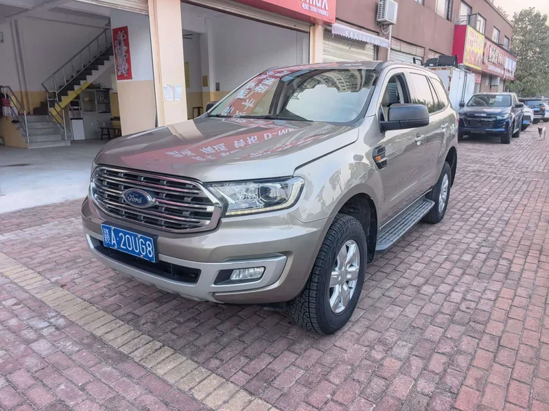 Ford Everest — фото 1