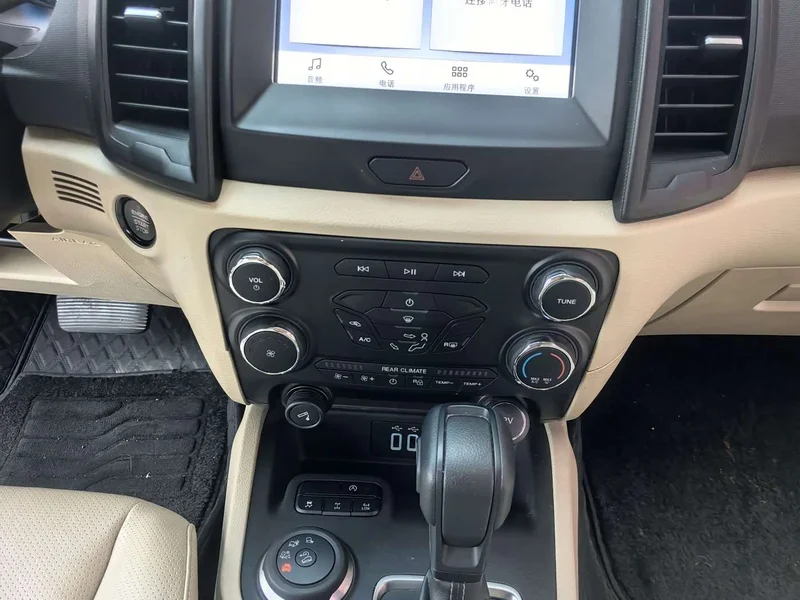Ford Everest — фото 11