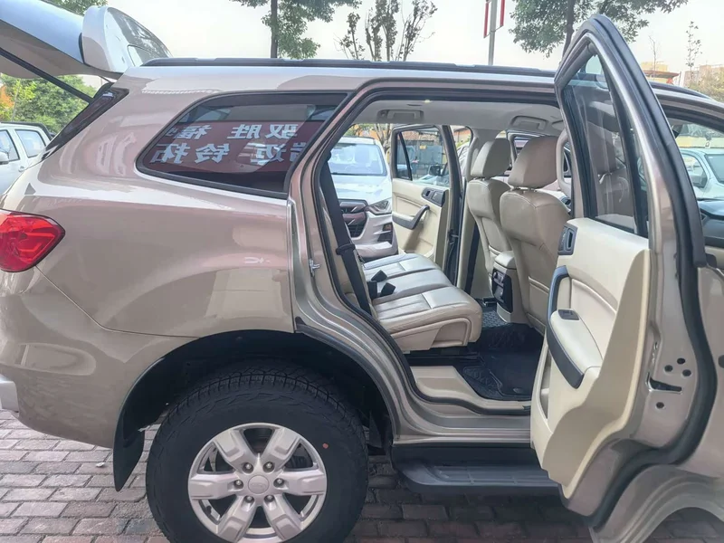 Ford Everest — фото 15