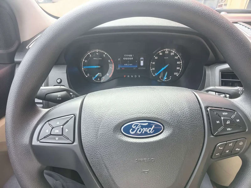 Ford Everest — фото 16