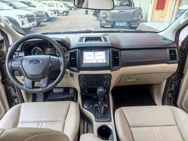 Ford Everest — фото 9