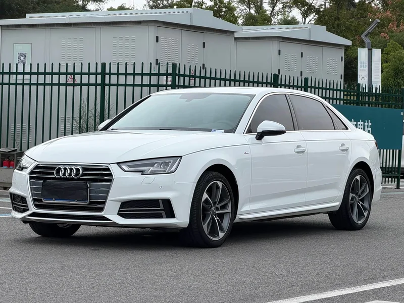 Audi A4L — фото 1