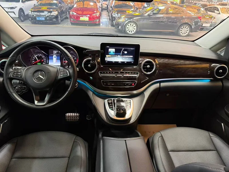 Mercedes-Benz V-Class — фото 10
