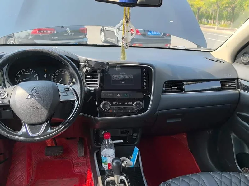 Mitsubishi Outlander — фото 13
