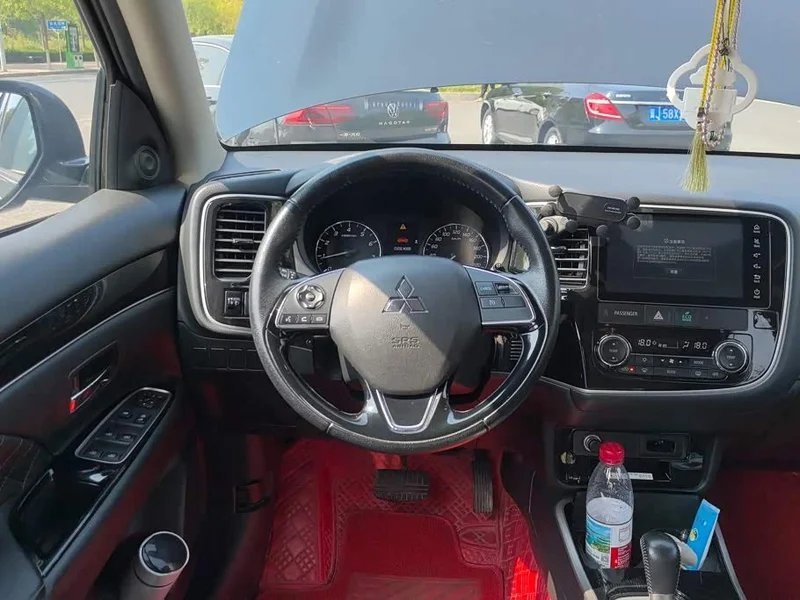 Mitsubishi Outlander — фото 15