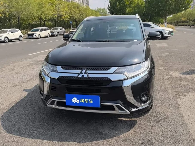 Mitsubishi Outlander — фото 2