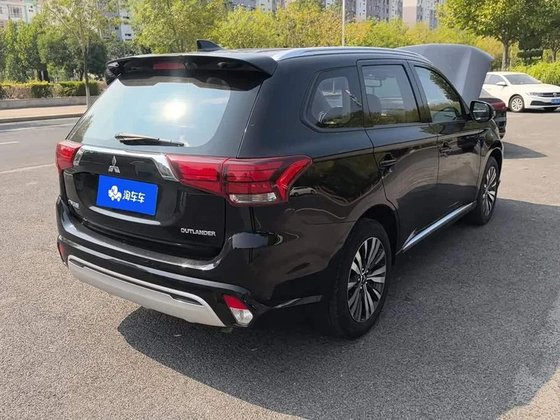 Mitsubishi Outlander — фото 3