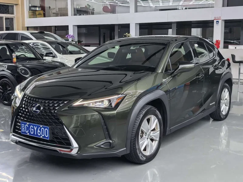 Lexus UX — фото 1