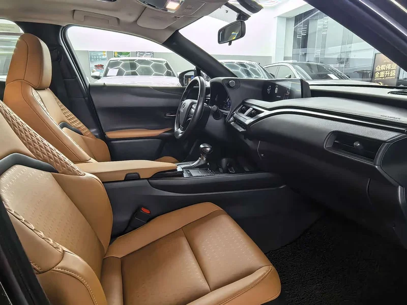 Lexus UX — фото 20