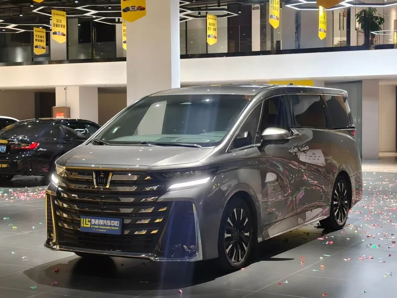 Toyota Vellfire — фото 1