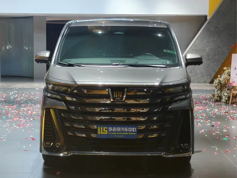 Toyota Vellfire — фото 2
