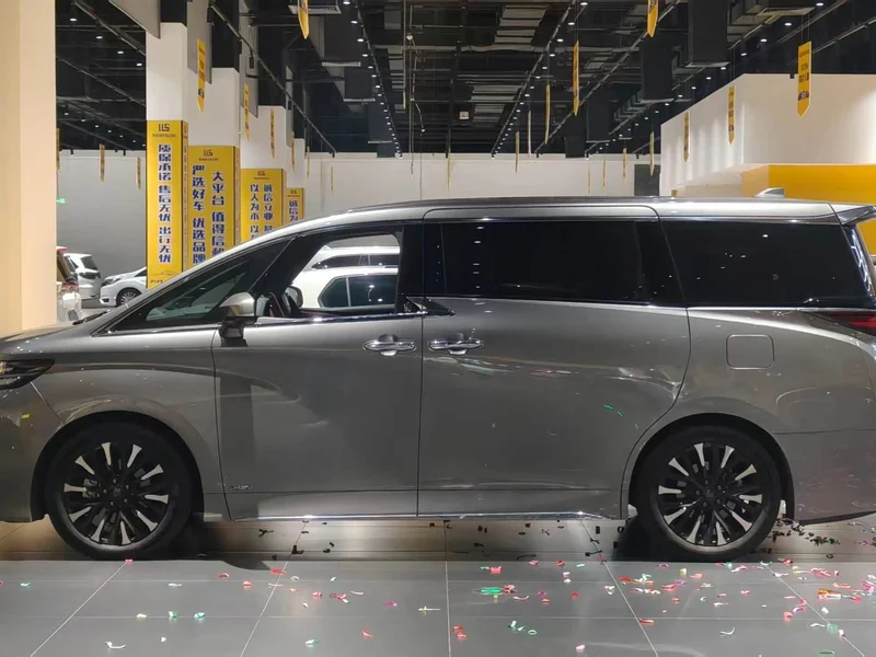 Toyota Vellfire — фото 3