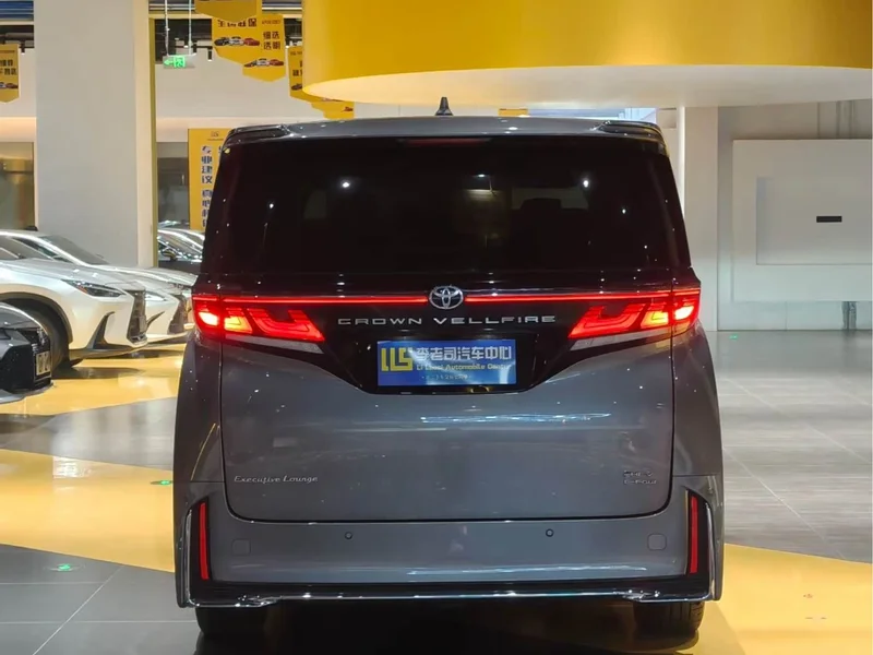 Toyota Vellfire — фото 4