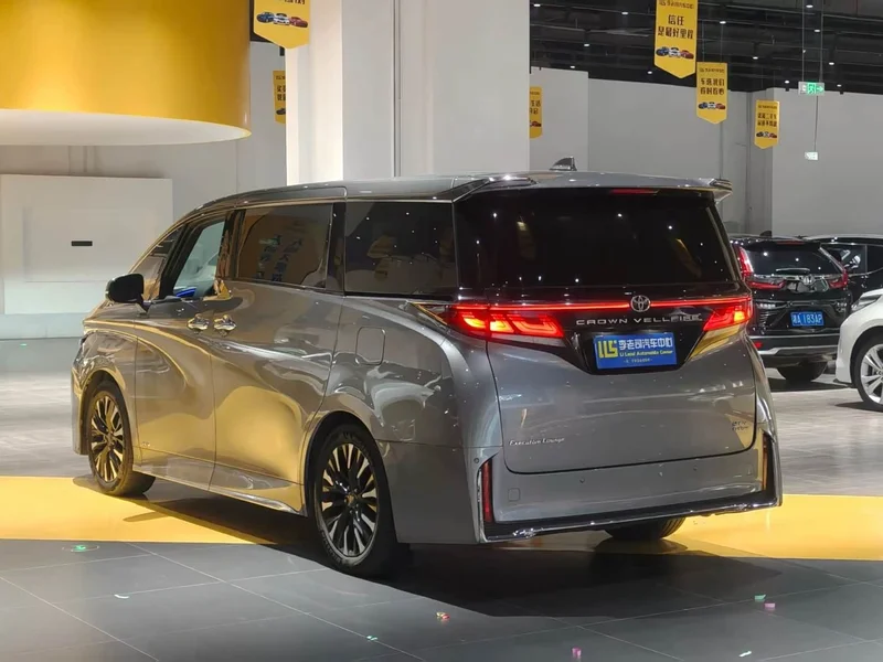 Toyota Vellfire — фото 5