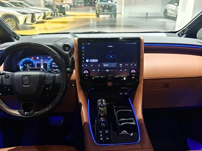 Toyota Vellfire — фото 8