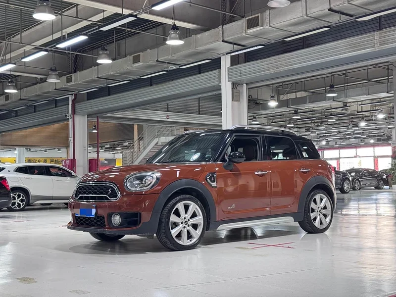 MINI COUNTRYMAN — фото 1