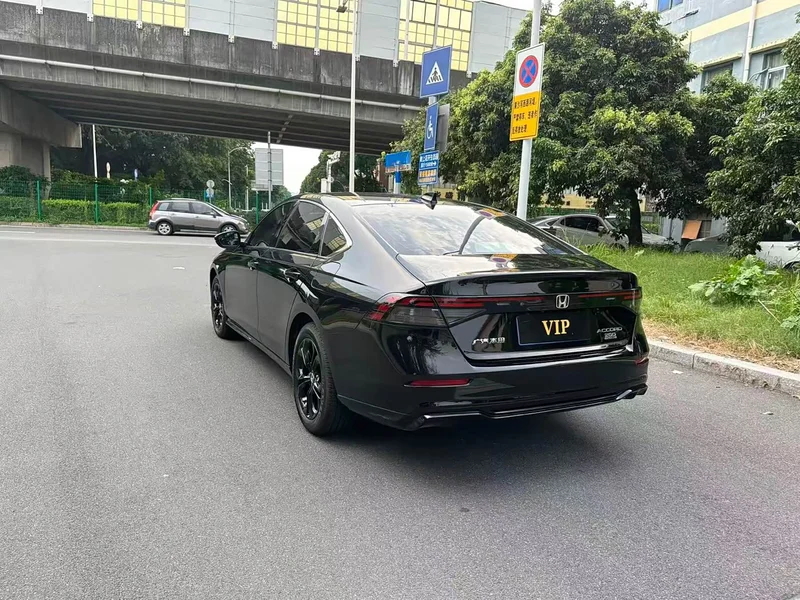 Honda Accord — фото 10