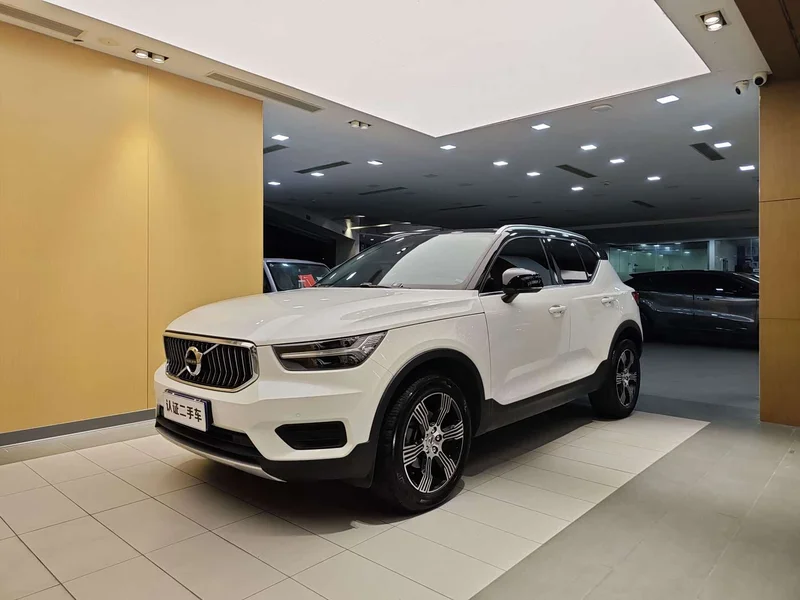 Volvo XC40 — фото 1