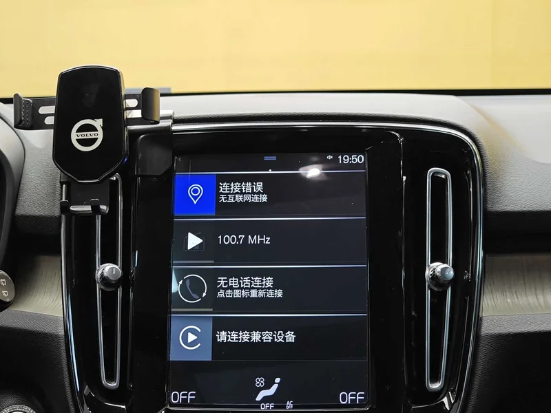 Volvo XC40 — фото 15