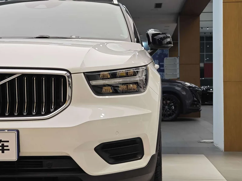 Volvo XC40 — фото 2