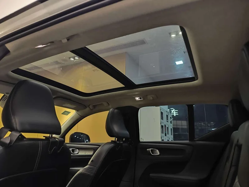 Volvo XC40 — фото 24