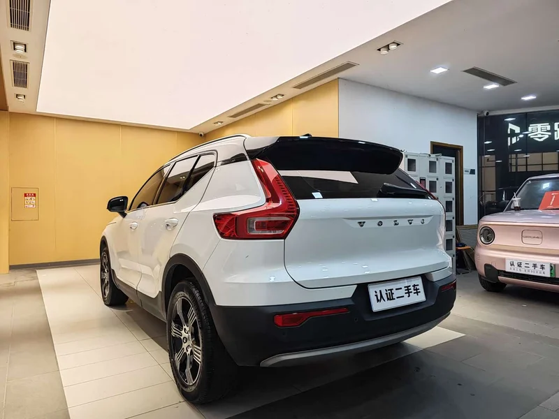 Volvo XC40 — фото 25