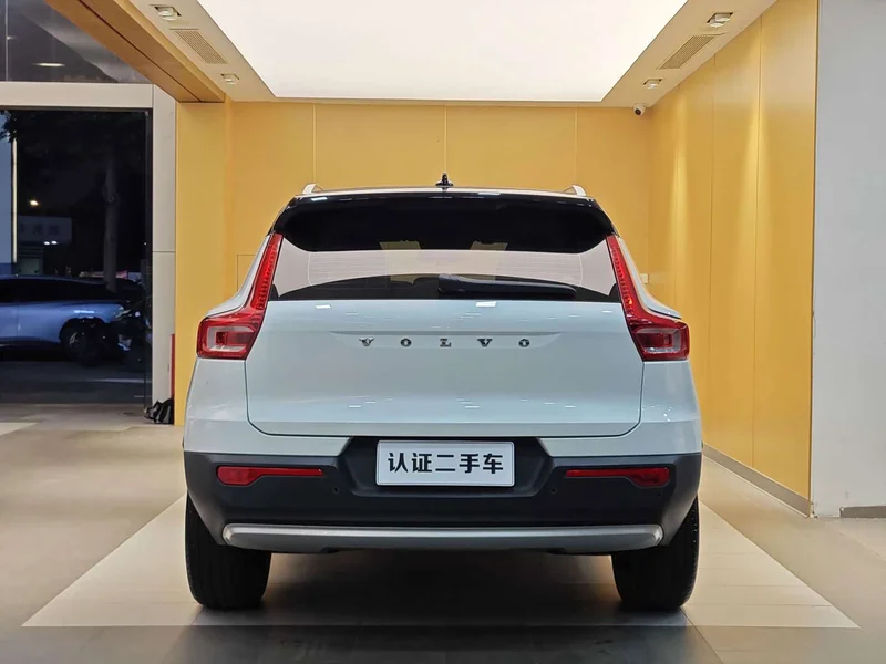 Volvo XC40 — фото 27