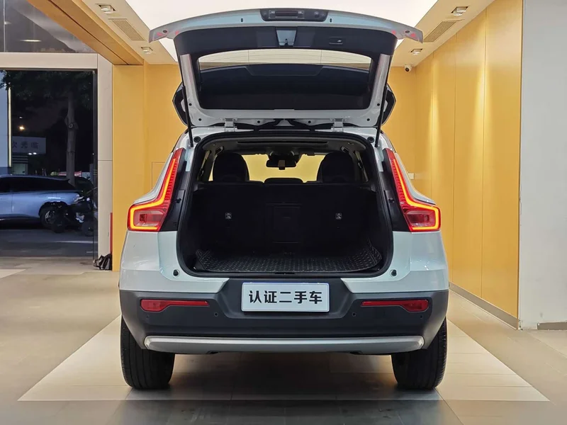 Volvo XC40 — фото 28
