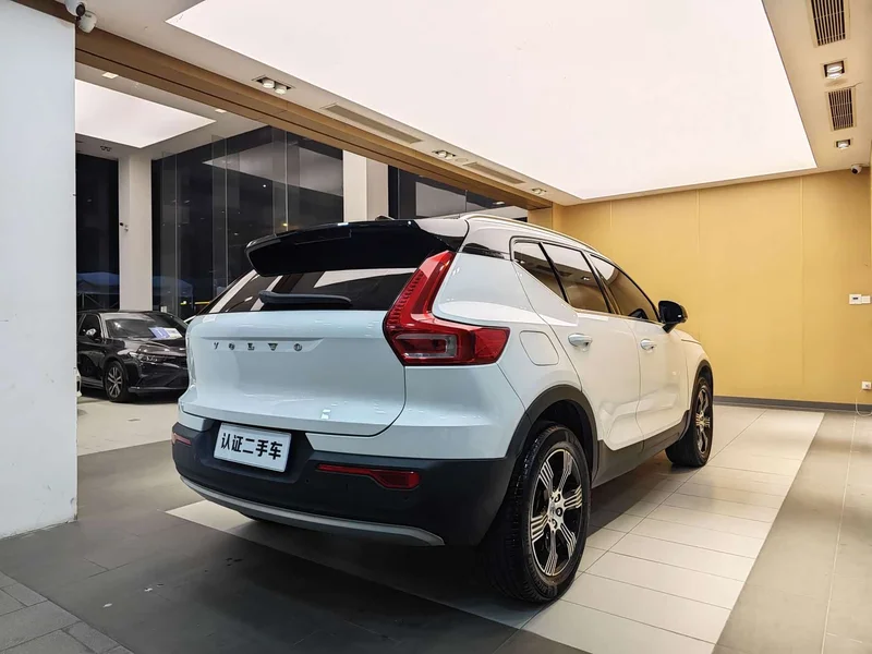 Volvo XC40 — фото 29