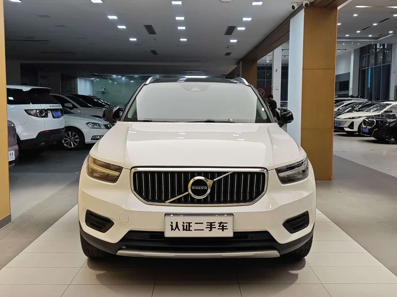 Volvo XC40 — фото 3
