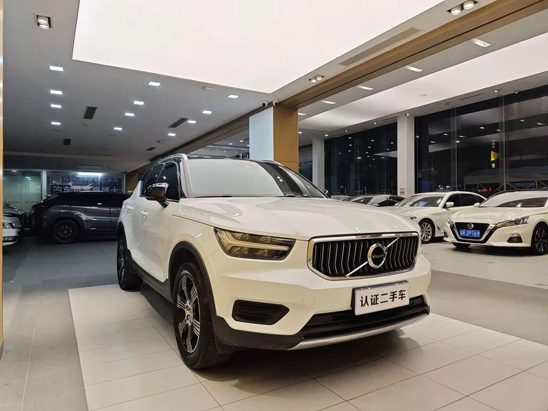 Volvo XC40 — фото 4