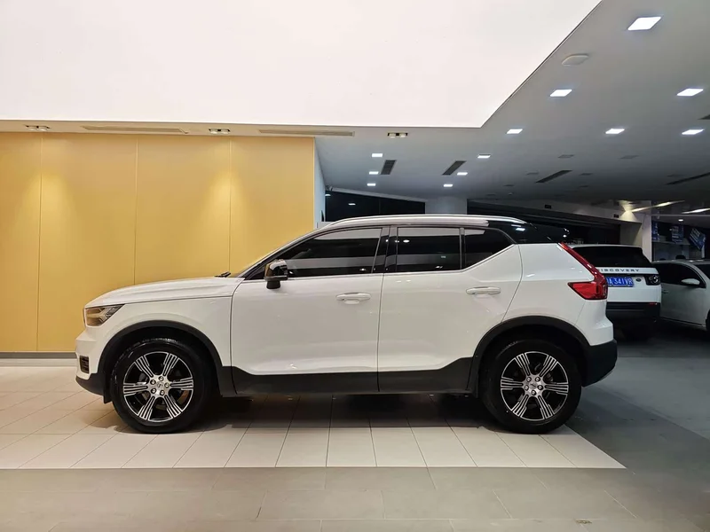 Volvo XC40 — фото 6
