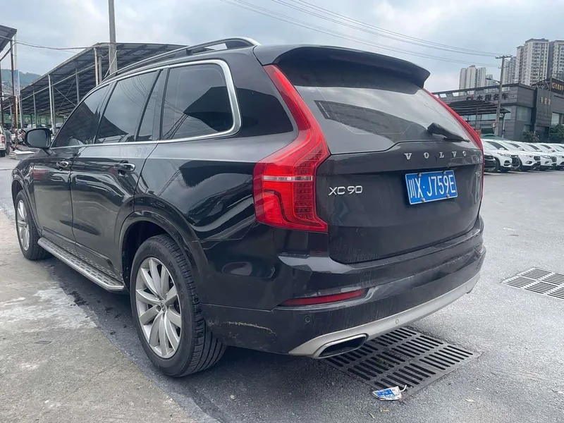 Volvo XC90 — фото 11