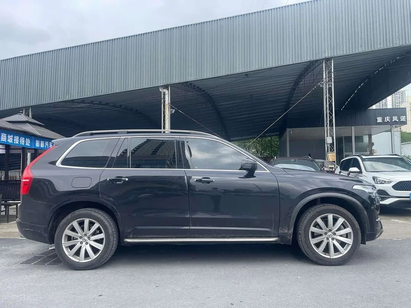 Volvo XC90 — фото 10