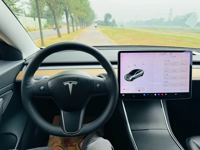 Tesla Model 3 — фото 7