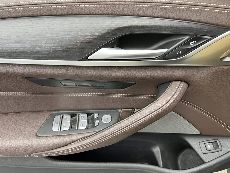 BMW 5-Series — фото 18