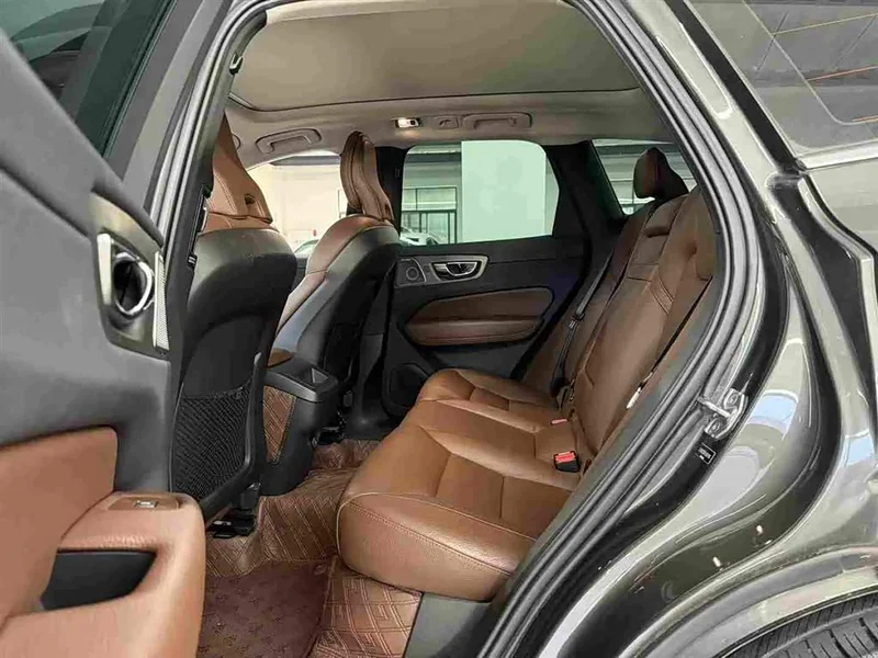 Volvo XC60 — фото 4