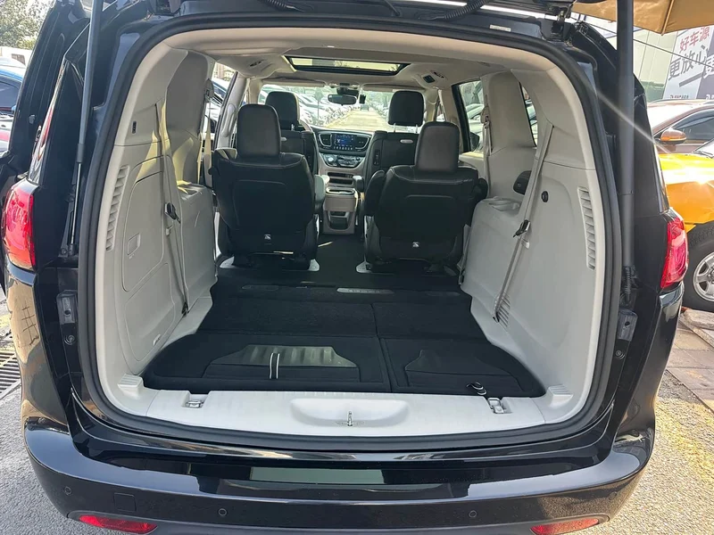 Jeep Grand Voyager — фото 16